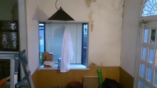 使い古した内装画像・出入口の受付