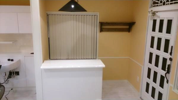 リフォーム後の内装画像・出入口の受付